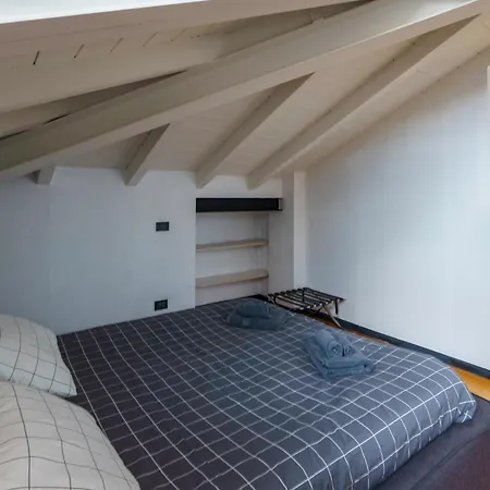 Apartment Elegante Mansarda Vicino Al Centro