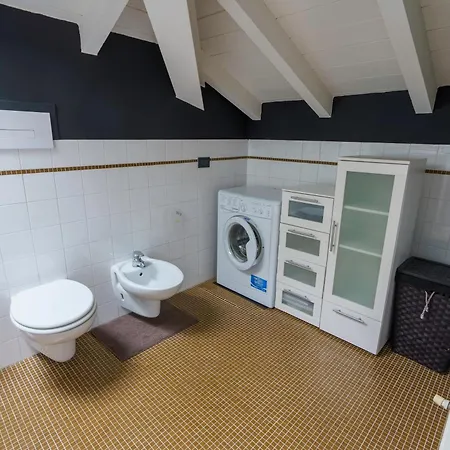 Apartment Elegante Mansarda Vicino Al Centro